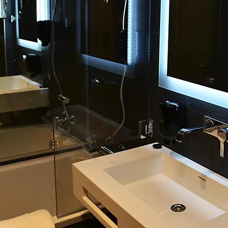 No13 Hotel 4*